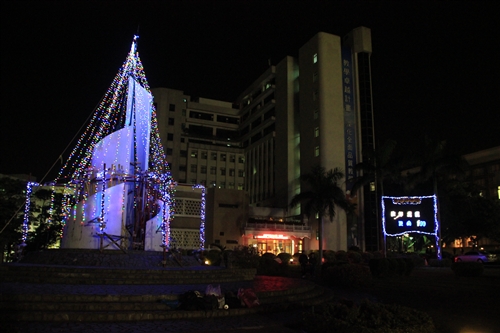 A Light Ceremony and a White Christmas Masquerade