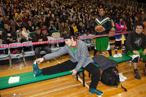Jam Hsiao Comes to TKU to Promote Anti-Smoking Policy