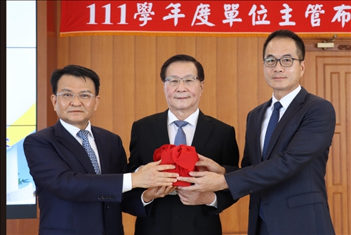 In the Ceremony of Awarding the 13th Principal