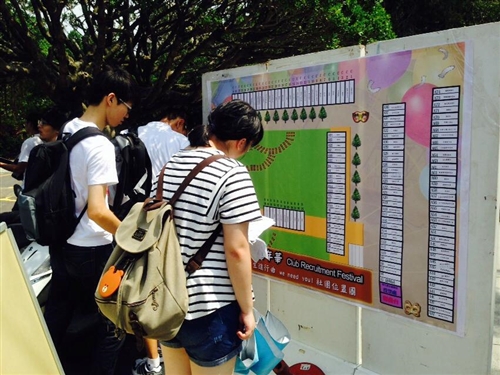 Student Club Enrollment Exhibition Takes Place