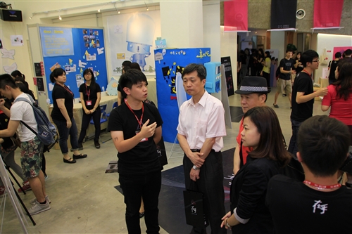 Graduating TKU Students Leave Their Mark