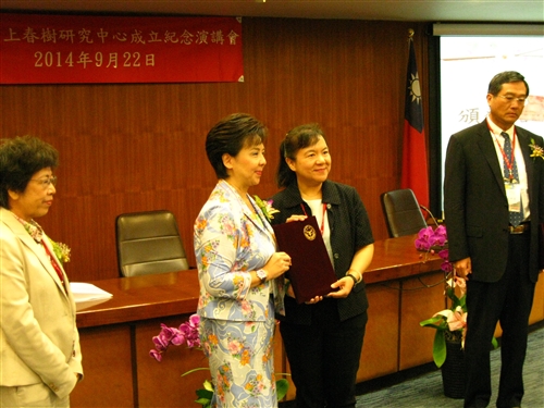 Special Guest Gives a Lecture on Haruki Murakami Literature