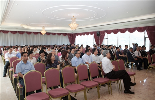 TKU Holds 2013 Handover Ceremony for Department Heads