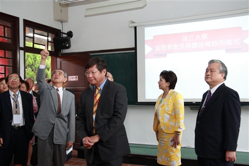 Chinese Palace-style Classrooms Receive High-Tech Makeover