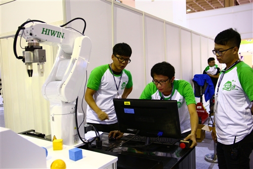 Tamkang Takes Double Gold at Hiwin Robot Contest