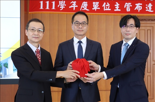 In the Ceremony of Awarding the 13th Principal