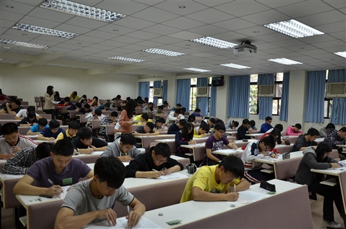 The 2013 Chung Ling Chemistry Competition