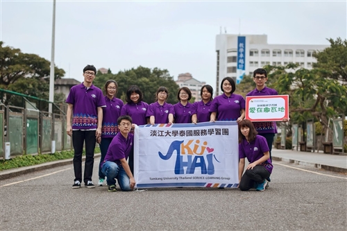 「種下希望，活出精彩！」寒假社會服務隊授旗出發。