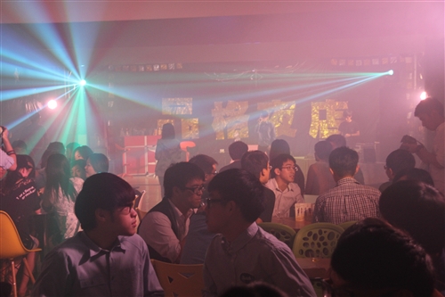 學務處推動品德教育舉辦「品格夜店」活動。