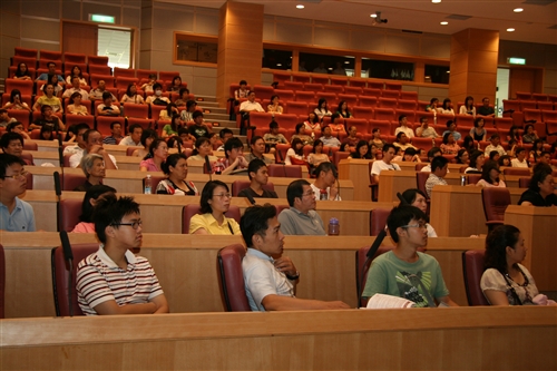 100學年度新生暨家長座談會在全台各縣市分區登場。