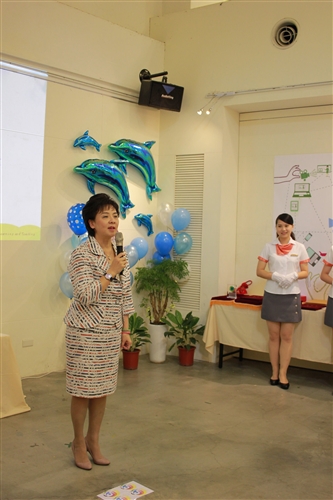 Students Teach and Teachers Study