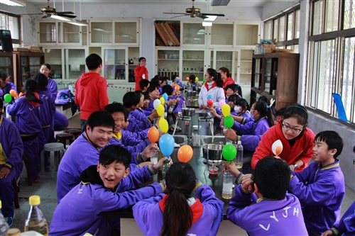 The Bright Light Science Service Team Heads to Liu Ying Junior High School