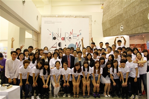Brave Senior Students Help Express Love
