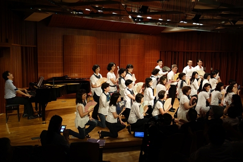 Female Faculty Alliance Choir Peform for the Moon Night Flower