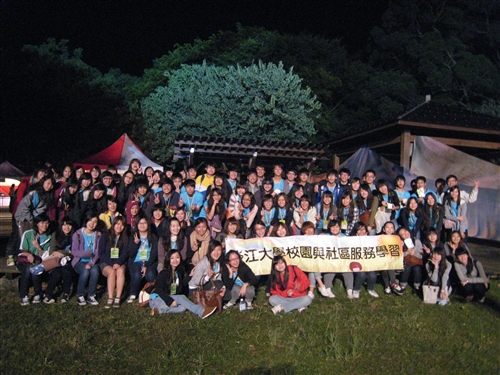 Tamkang Freshmen Serving the Community