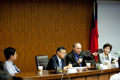 Nobel laureate Edward C. Prescott visits Tamkang