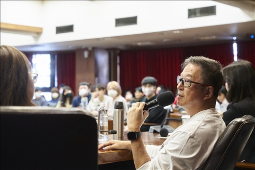Wei-Chung Wang, the Godfather of Variety Shows: Facing the Unknown with Indifference towards Fame and Fortune, Turning Interests into Expertise