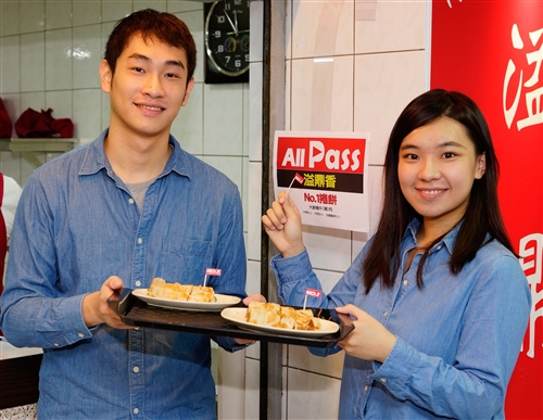 期末考將至，美食廣場應景推出All pass餐。