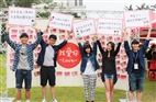 Brave Senior Students Help Express Love